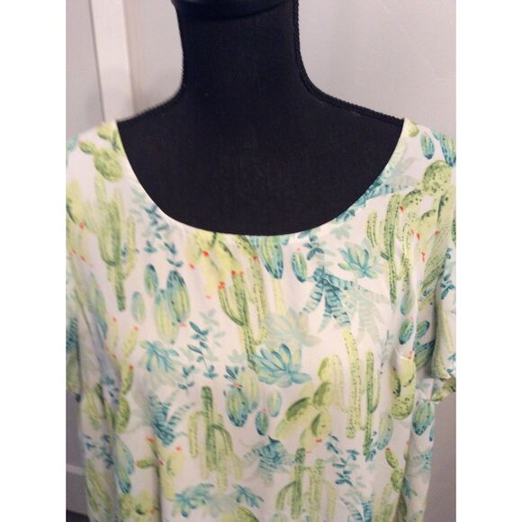 TORRID Size 1 Plus Cactus Print Blouse Short Sleeve - Picture 3 of 4